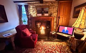 Castle Buildings Cottage1